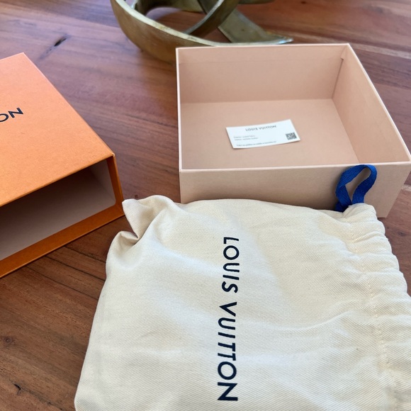 LV INITIALES 40MM REVERSIBLE 90CM - Picture 7 of 8
